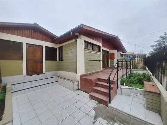 Casa En Venta De 3 Dorm. En Coquimbo