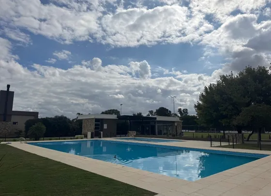 Venta Casa 3 Dormitorios Los Naranjos Con Cochera
