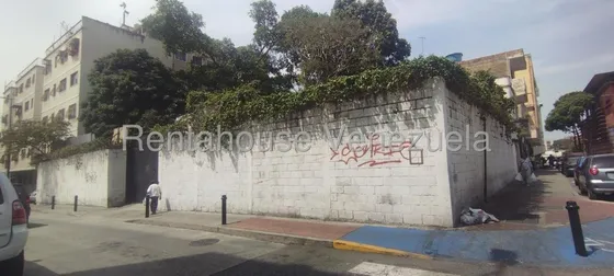 Chacao !! Imperdible Oportunidad De Adquirir Fabuloso Terreno Plano De 442.50 M2, Doble Acceso, Zonificación C-1, Ubicado A Pocos Metros Del Mercado De Chacao Y Plaza Bolívar. Excelente Inversión !!