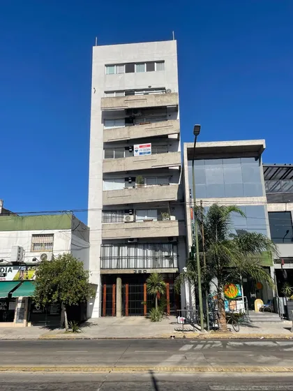 Venta Cochera Descubierta En El Centro De Banfield.