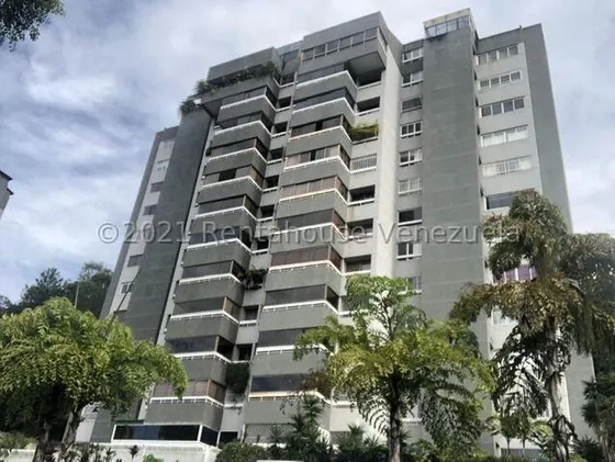  Apartamento Remodelado Con Con Pozo De Agua. En Los Naranjos Del Cafetal. Mls # 23-20745 Lp