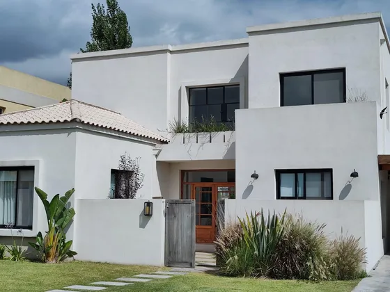 Casa  Al Río B° Canal - Villanueva -posibilidad De Financiar