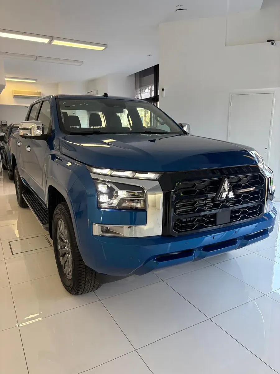 Mitsubishi L200 2.4 GLS 4x4 AT Full