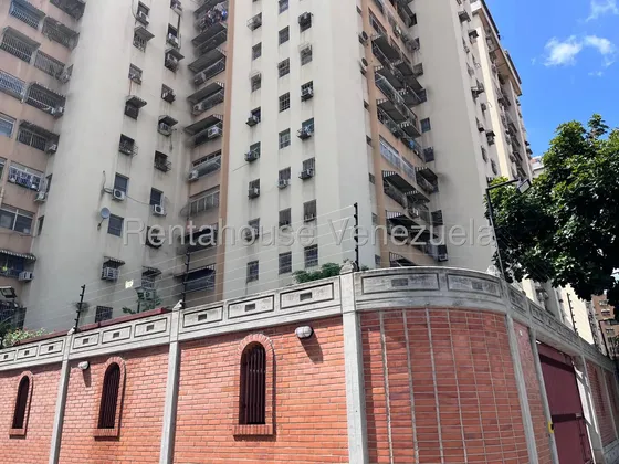 Vendo Apartamento En Urbanización El Centro (hortensia), Código 27-2876 Cm Leer Descripción
