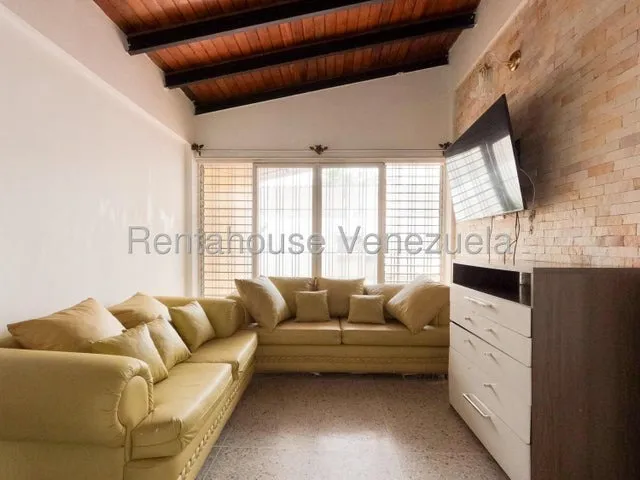 Casa En Venta En Cabudare Av La Montañita Con Todos Los Servicios Basicos Se Encuentra En Optimas Condiciones Cod 25 23089 Comunicate Soy Gabi Irastorza                                                