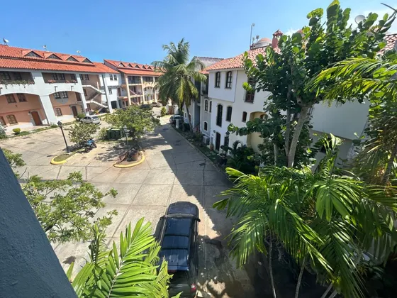 Villa De 3 Niveles En Pueblo Viejo