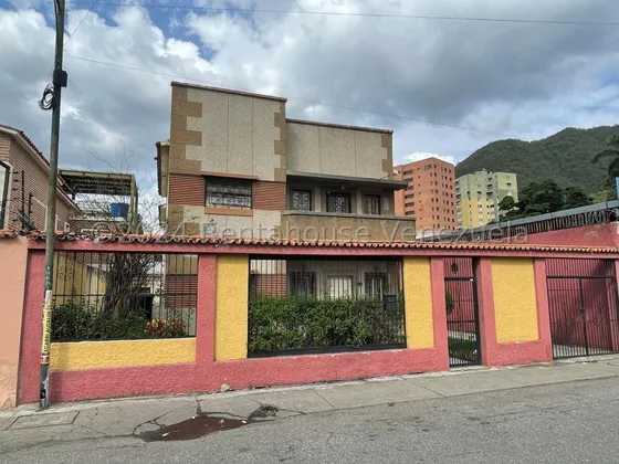 Yb Se Vende Comoda Casa En El Paraiso  #25-13032