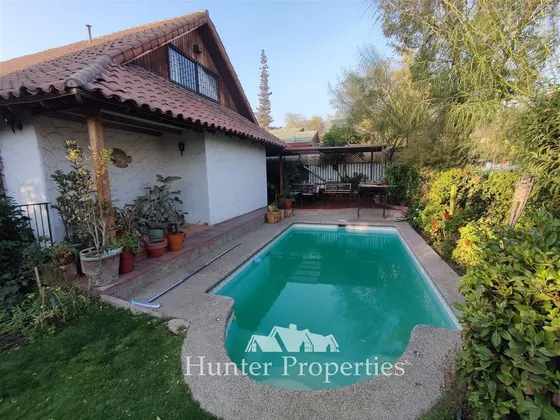 Amplia Casa En Venta 6d-4b, Piscina Con Jardín En Las Condes