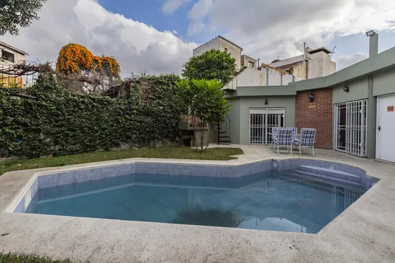 Venta Casa 4 Ambientes C/ Cochera - Pileta - Quincho - Permuta - Villa Devoto