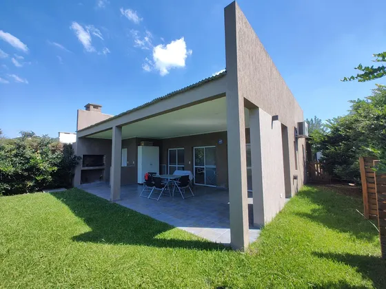 Casa En Venta En San Eduardo, Pilar Del Este