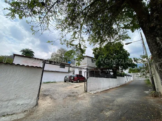 Casa De Campo En Venta El Limon Con 9 Apartamentos Tipo Estudio Excelente Oportunidad Inversion Entrada Independiente Amplio Estacionamiento Estef 24-24398