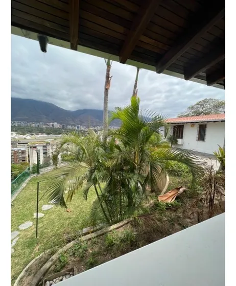 Se Vende Casa 1.000m2 5h+2s/6b+s/5p Lomas De Chuao 4359