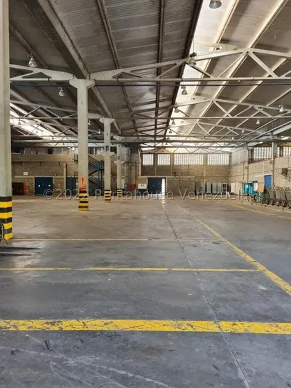 Galpón En Venta En Guatire Cda 24-28052 Yf