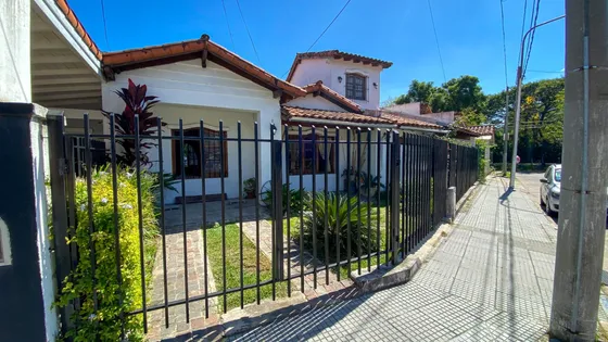 Venta Casa 3 Dormitorios Ciudad Jardín Lomas Del Palomar Con Cochera