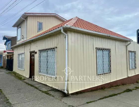 Casa + Departamento Anexo En Sector Turístico En P...