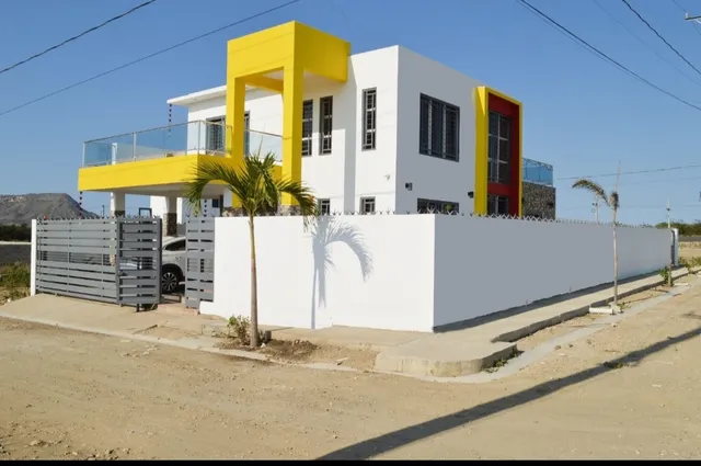 Casa En Montecristi Con Piscina 
