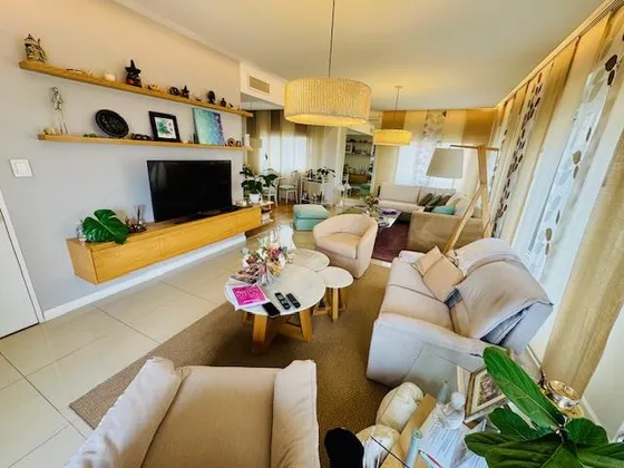 Venta - Departamento 4 Ambientes Con Dependencia, 2 Cocheras, 3 Bauleras - Ramos Mejía Centro