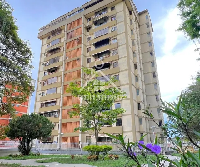 Venta Apartamento En Colinas De Santa Mónica 121mts. En Calle Cerrada Con Doble Vigilancia Privada