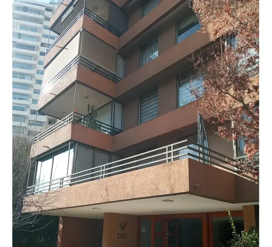 En Condominio, Luis Carrerra Con Vitacura