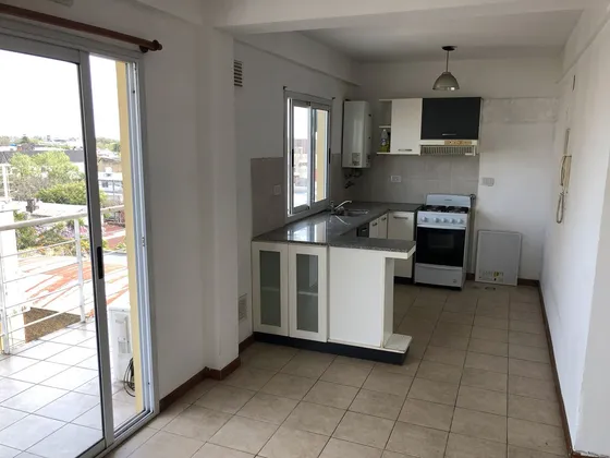 Venta De Departamento De 2 Ambientes Con Cochera En San Fernando Centro, G.b.a. Zona Norte. Dueño Directo.