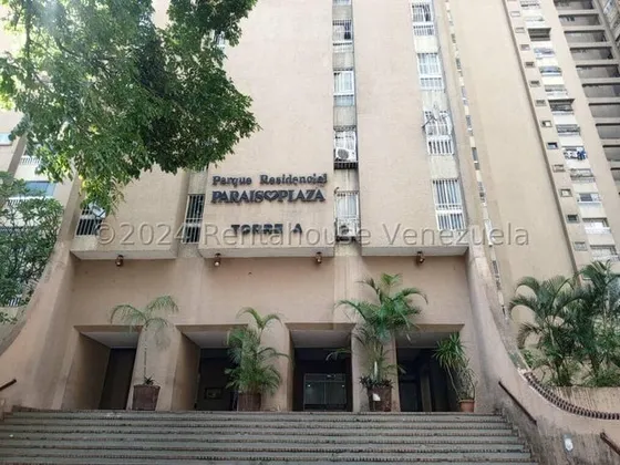 Apartamento De 84m2 Ubicado En Piso Alto Ideal Para Quienes Aman Las Alturas, Muy Conservado Y Amplio. Mls #25-1783