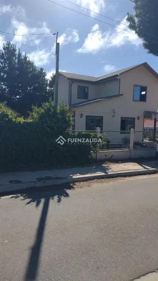 Casa En Venta De 4 Dorm. En Algarrobo