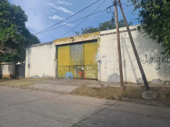 Galpón En  Venta  Av. Artigas Y Serrey 416 M2