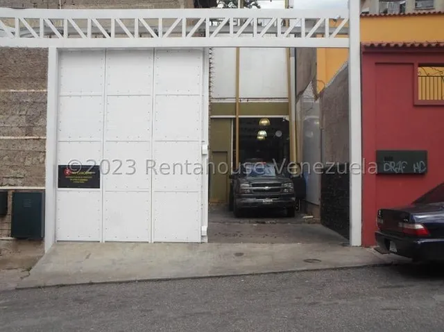 Jg Cod Flex 24-4372 Se Alquila Local-galpon Comercial Pie De Calle En Guaiacaipuro Av Andres Bello Negociable