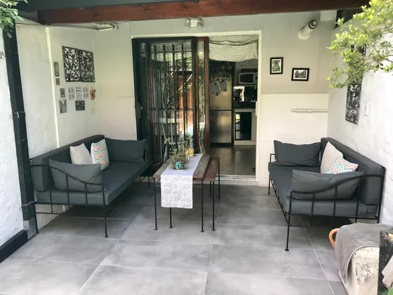 Triplex En Adrogue Para Vivir En Un Lugar Cerrado Con Jardín Y Piscina A 4 Cuadras De La Av Espora 