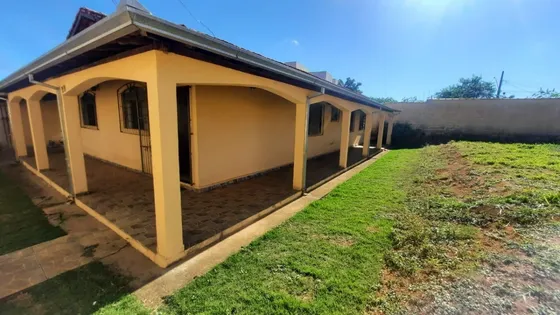 Casa Ampla Com Terreno - Pouso Alegre Mg