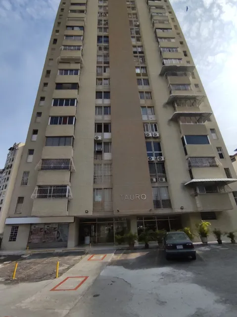 En Alquiler Hermoso Y Amplio Apartamento En La Mejor Zona Del Marques. (r.o)