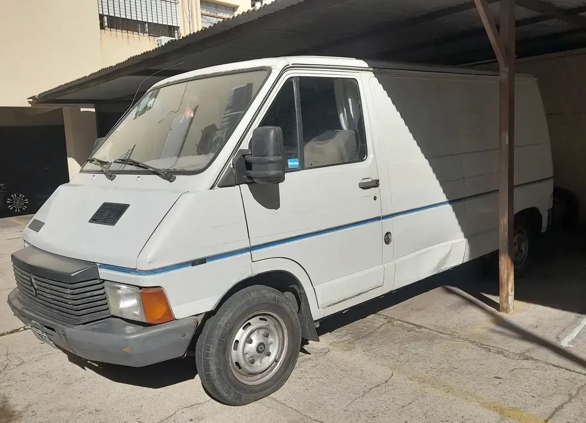 Renault Trafic Furgon 2.2 Ta 12