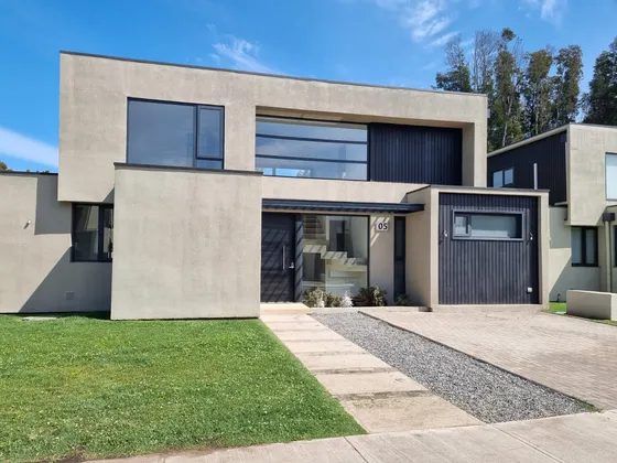Se Arrienda Moderna Casa Estilo Mediterraneo