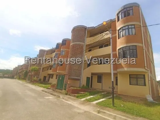 Apartamento En Alquiler En Cabudare Zona De Prados Del Golf  Codigo 2 5  1   4 7  3  0 Midred Trae Para Ti Excelente. Hermoso Y Amplio Apartamento En Alquiler En Cabudare Conjunto Privado, Piso Bajo, 