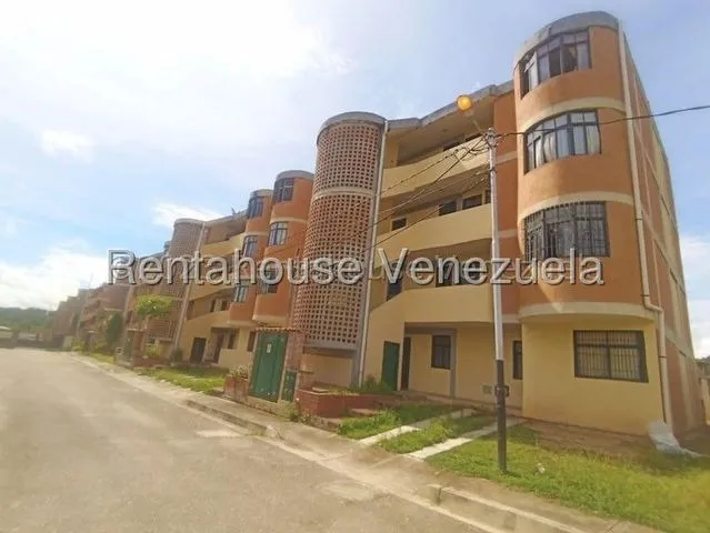 Apartamento En Alquiler En Cabudare Zona De Prados Del Golf  Codigo 2 5  1   4 7  3  0 Midred Trae Para Ti Excelente. Hermoso Y Amplio Apartamento En Alquiler En Cabudare Conjunto Privado, Piso Bajo, 