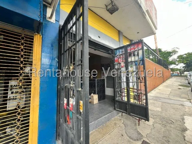 Gisselle Lobo Tiene En Alquiler Excelente Local A Pie De Calle En El Corazon Comercial De Barquisimeto Cuenta Con 120 Metros Cuadrados Con Mostrador Caja Con Boveda Oficinas Y Deposito 2 5 1 0 6 8 0