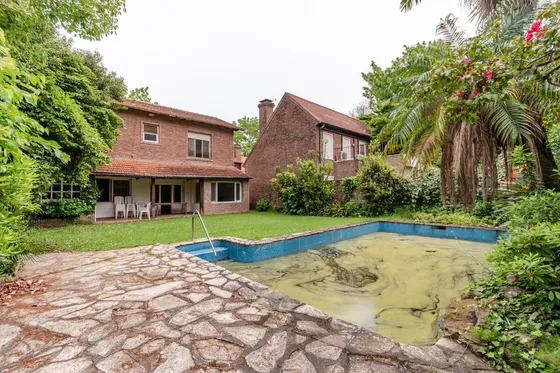 Casa En Inmejorable Ubicación, Calle Cortada De Av. Libertador Al Rio En Martinez.