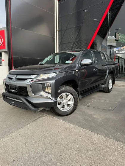 Mitsubishi L200 2.4 Cd Glx 4x2 Mt