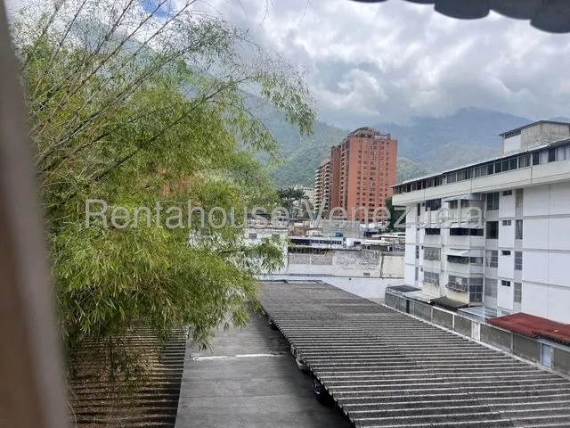 Cómodo Apartamento Para Remodelar En Los Dos Caminos En Calle Cerrada Con Portón Eléctrico   Nb 5-15911