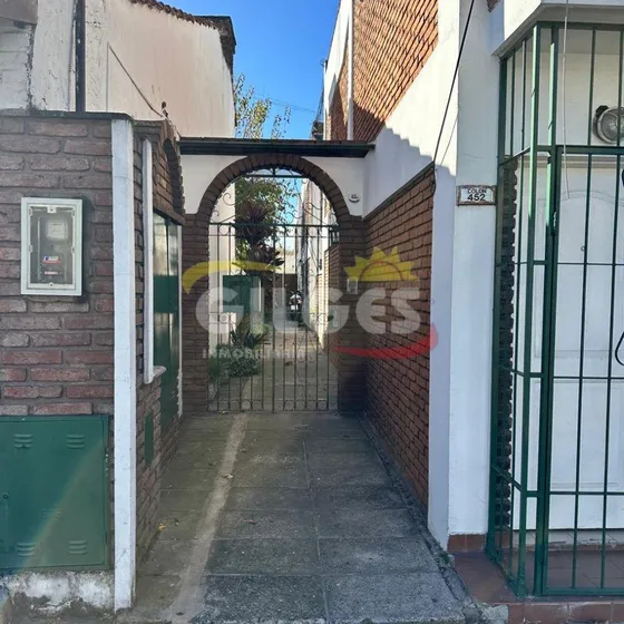 Alquiler De Ph 2 Amb. En Ramos Mejia  Pta. Baja Con Patio