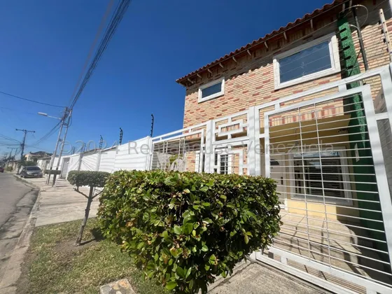 Moderna Casa Townhouse En Venta San Pablo Turmero Remodelada A Estrenar Amplia Area Social Internet Estef 24-15517