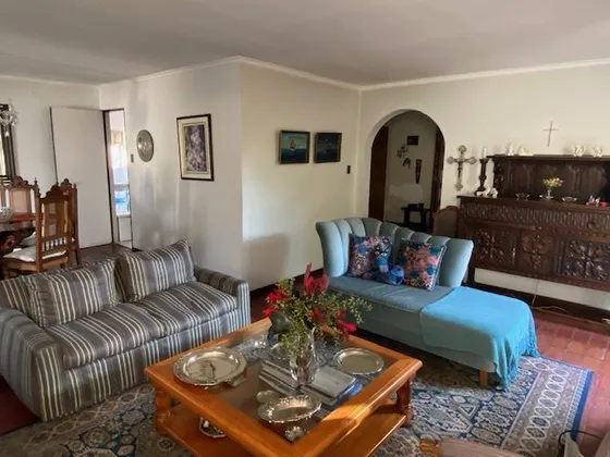 Casa En Venta De 4 Dorm. En La Reina