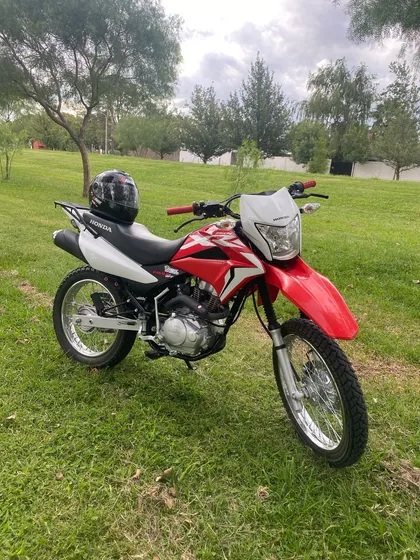 Motor: Monocilíndrico, 4 Tiempos, 150 Cc De Cilindrada. Tipo