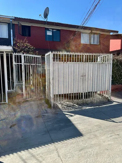 Rebajada!! Amplia Y Cómoda Casa En Barrio Tranquilo