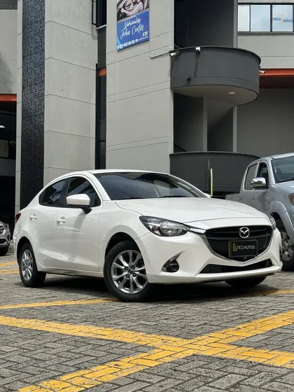 Mazda 2 Sedan 1.5 Touring At