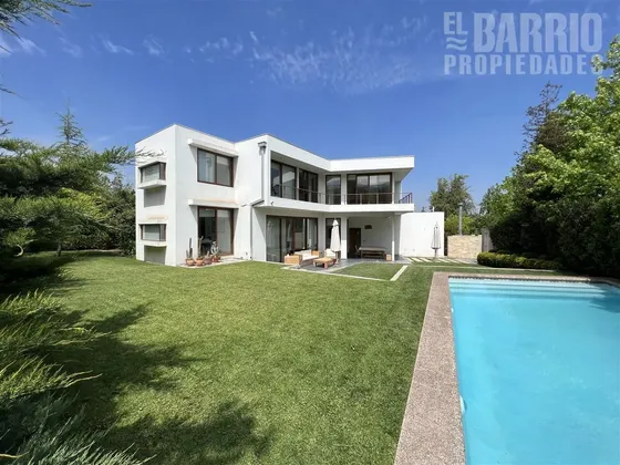 Casa En Venta De 4 Dorm. En Chicureo