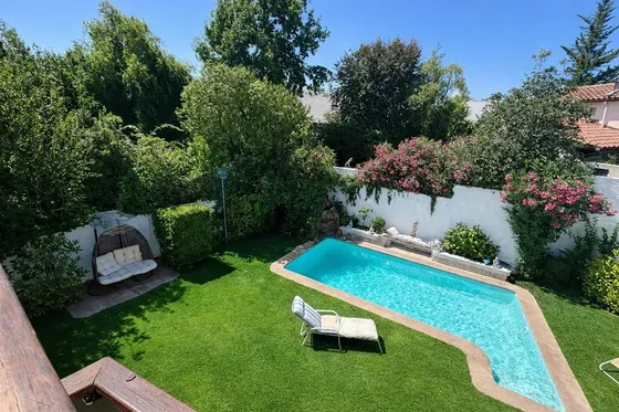 Casa En Venta De 5 Dorm. En Las Condes