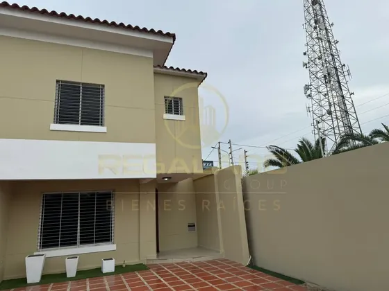 Cv-1955 Zona Norte Townhouse Villa Canta Piedra Ii Avenida Fuerzas Armadas