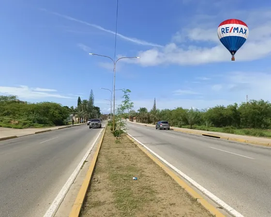 Re/max 2 Mil Vende, Galpón, En Avenida Circunvalación, Porlamar, Nueva Esparta, Isla De Margarita