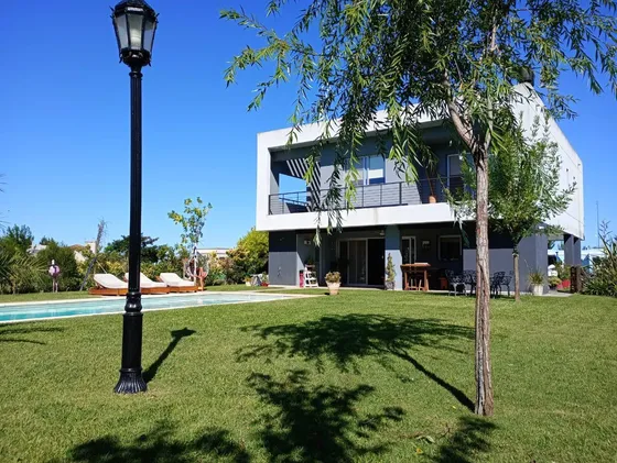 Casa En  Venta / Alquiler En Santo Domingo Canning